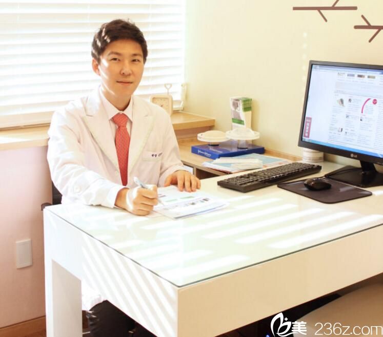 洪宗鉉 芙萊思整形醫(yī)院代表院長 