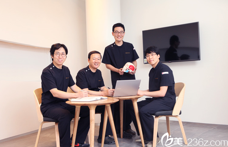 s麗得姿強(qiáng)大的醫(yī)療團(tuán)隊(duì) s麗得姿強(qiáng)大的醫(yī)療團(tuán)隊(duì)