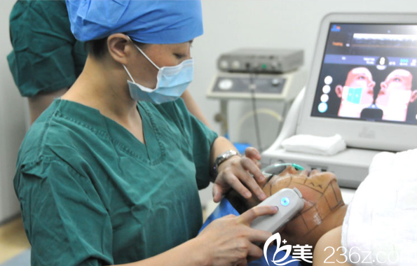 廣州華美易陽亮主任工作照 廣州華美易陽亮主任工作照