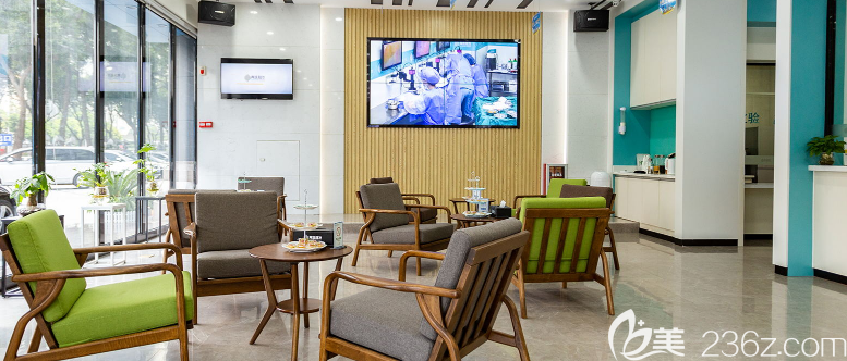 廣州青逸植發(fā)醫(yī)院內(nèi)部大廳環(huán)境圖