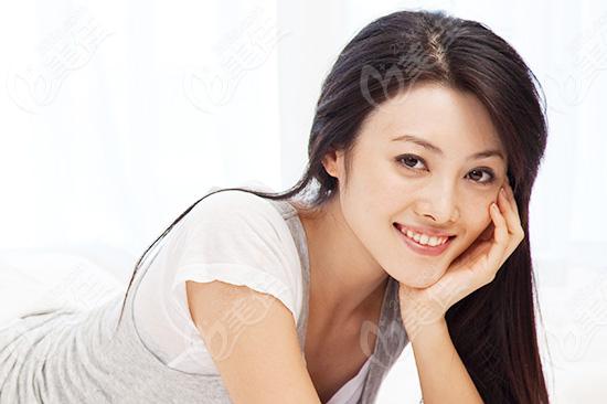 注射玻尿酸營(yíng)造臥蠶