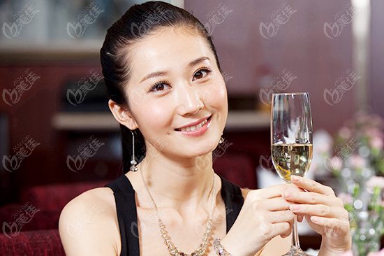 出現(xiàn)脫發(fā)的原因有哪些 ？